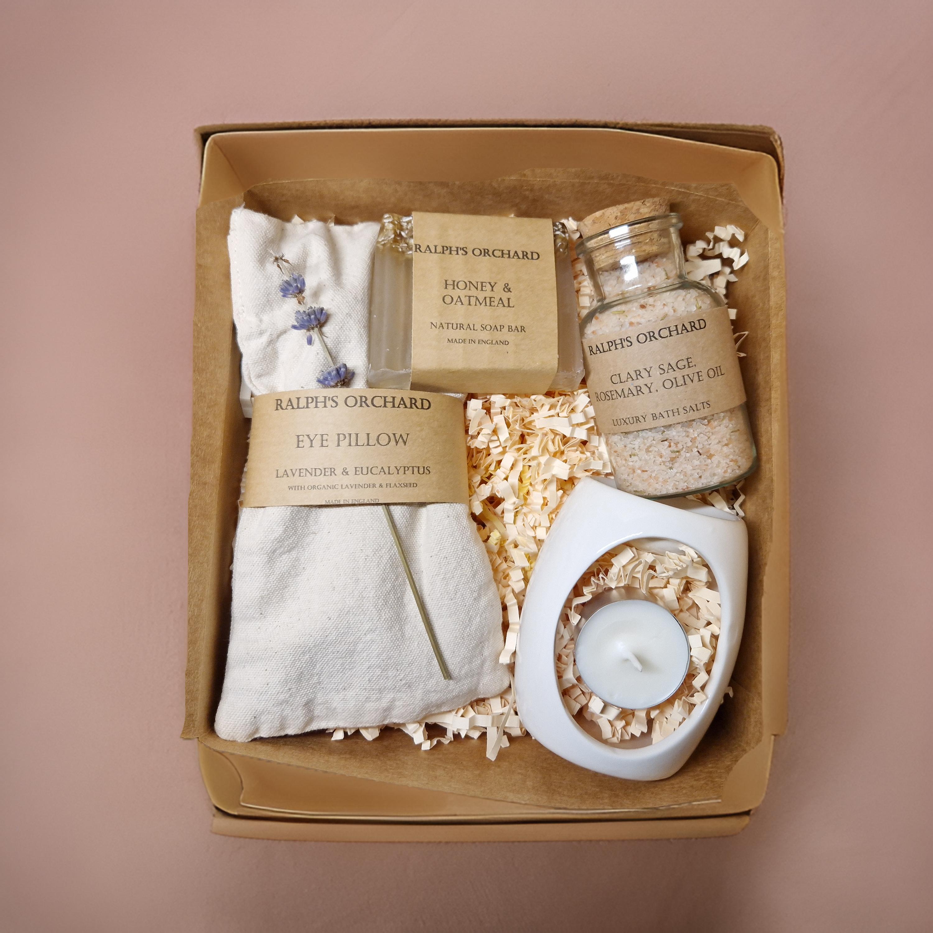 Neutral-toned gift set with minimal design