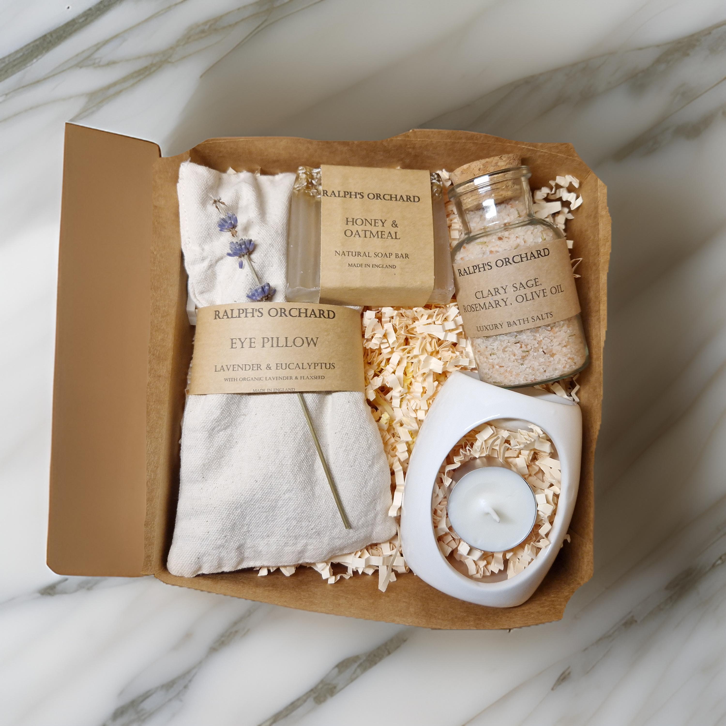 Neutral-toned gift set with minimal design