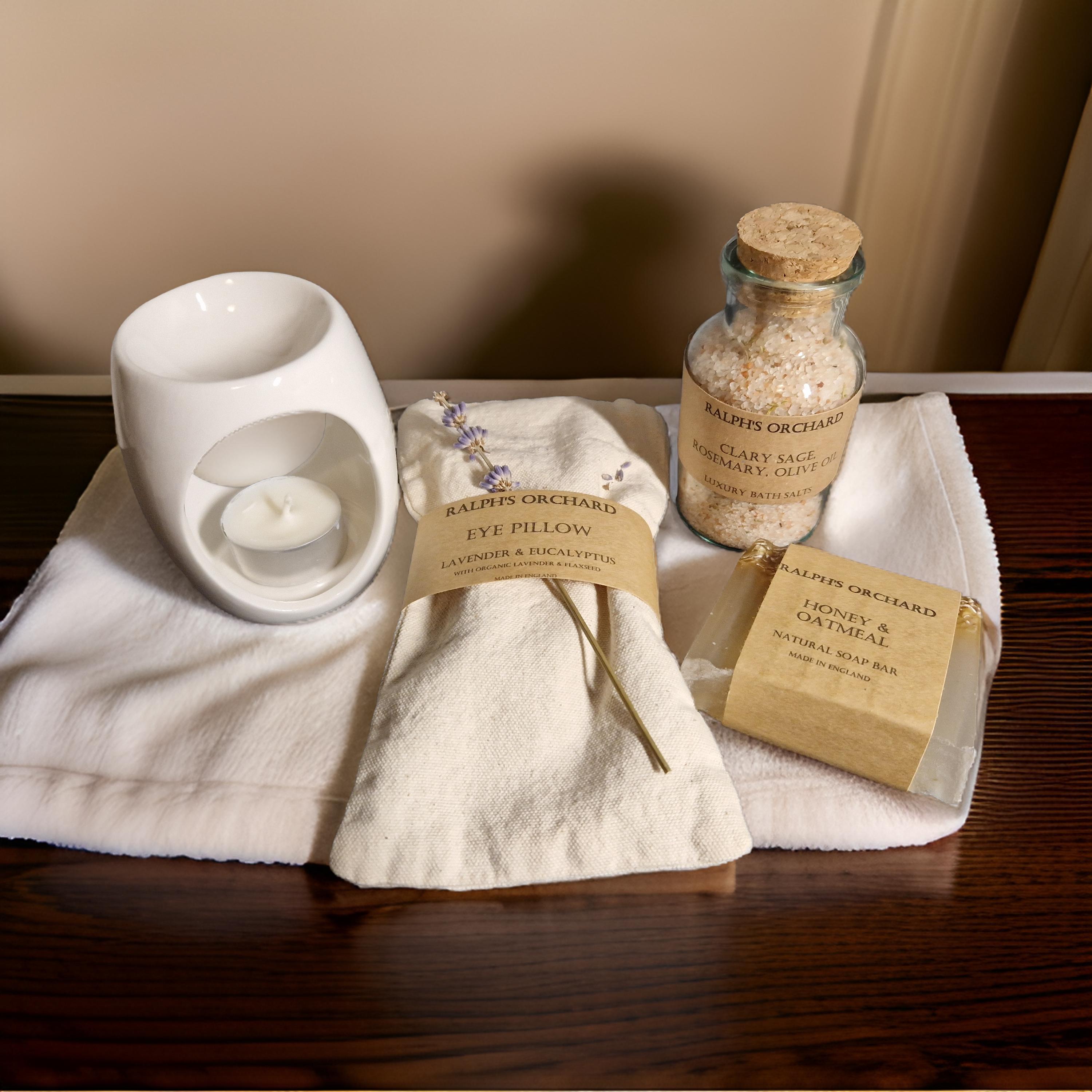 Neutral-toned gift set with minimal design