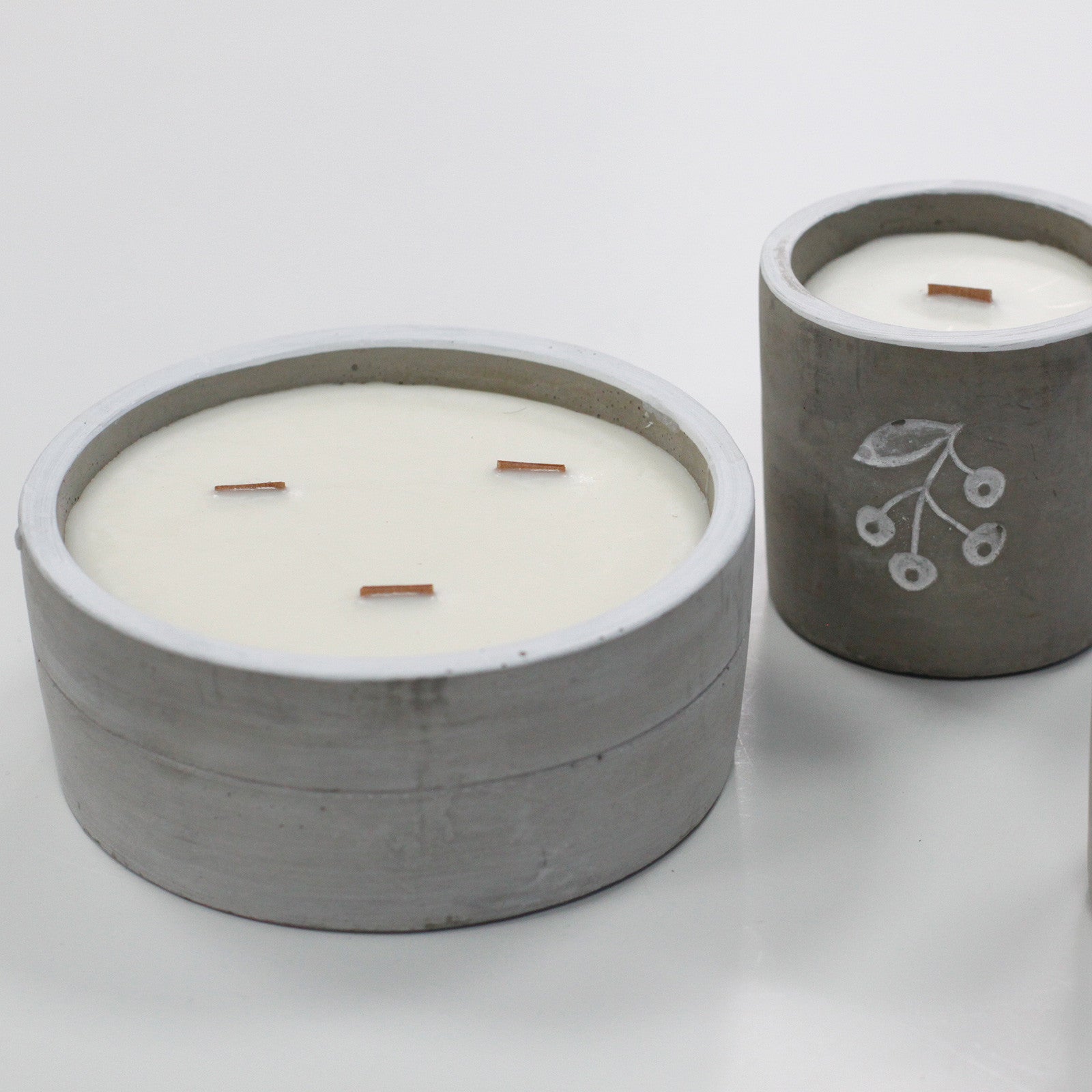 Large Round Concrete Candle – Crushed Vanilla & Orange