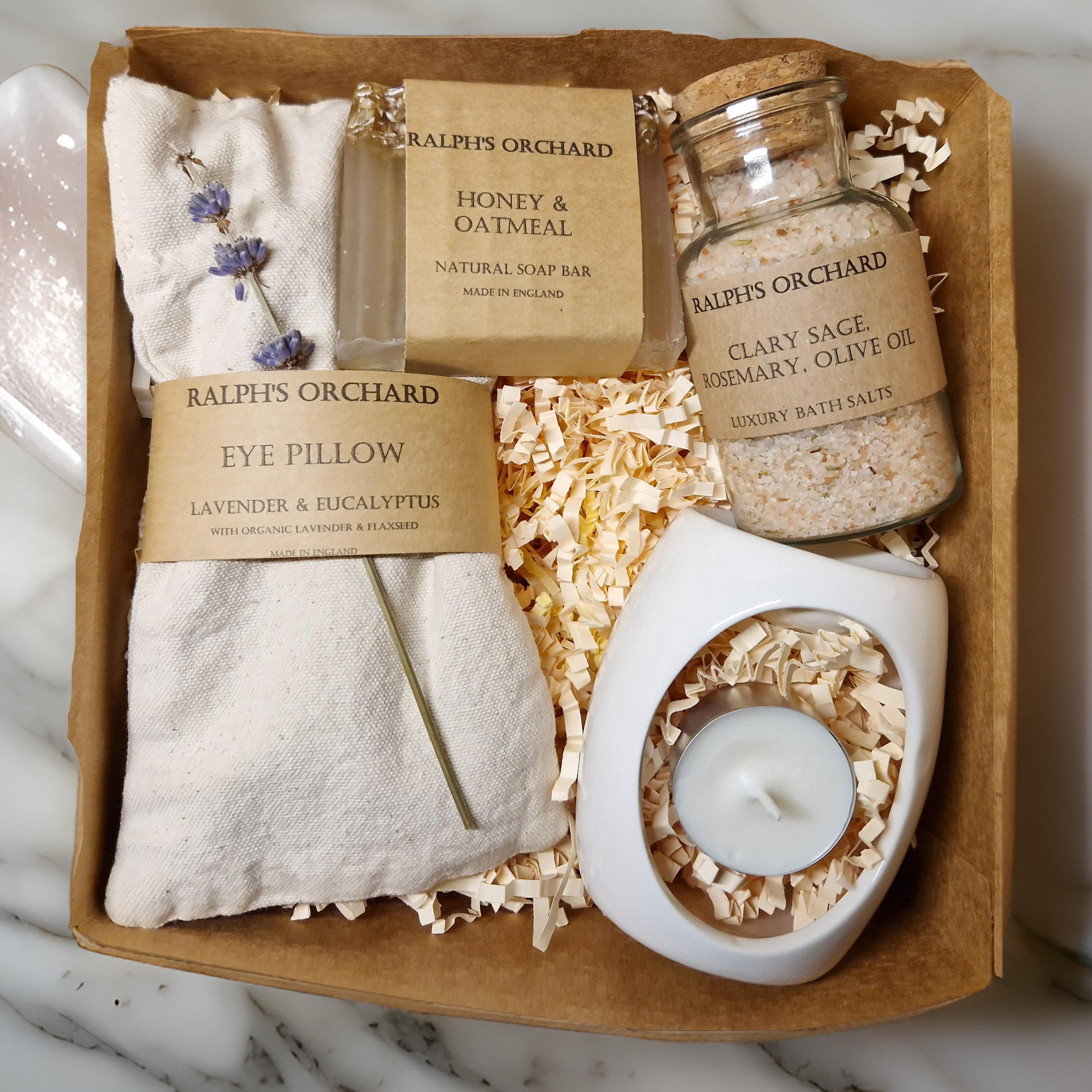 Neutral-toned gift set with minimal design