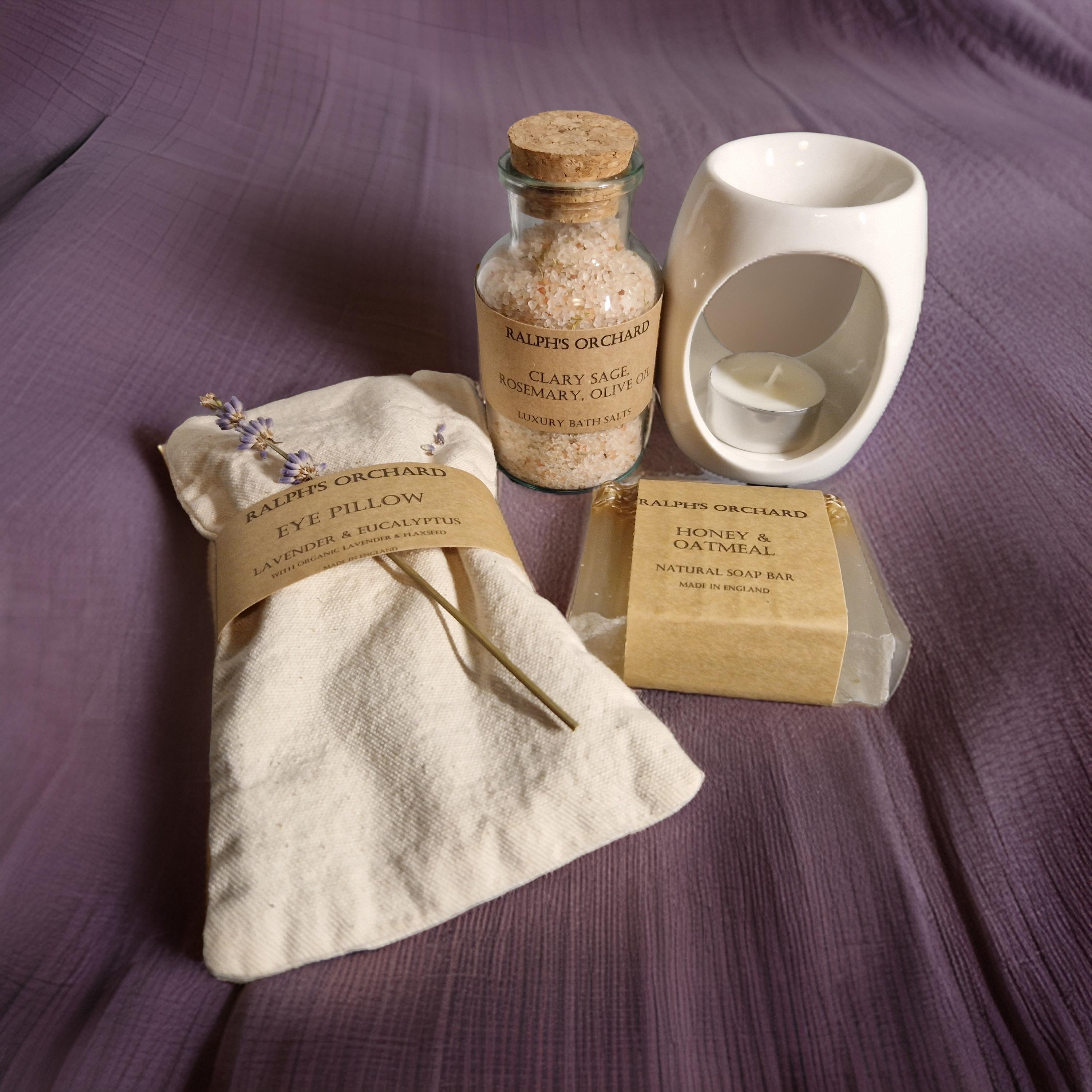 Neutral-toned gift set with minimal design